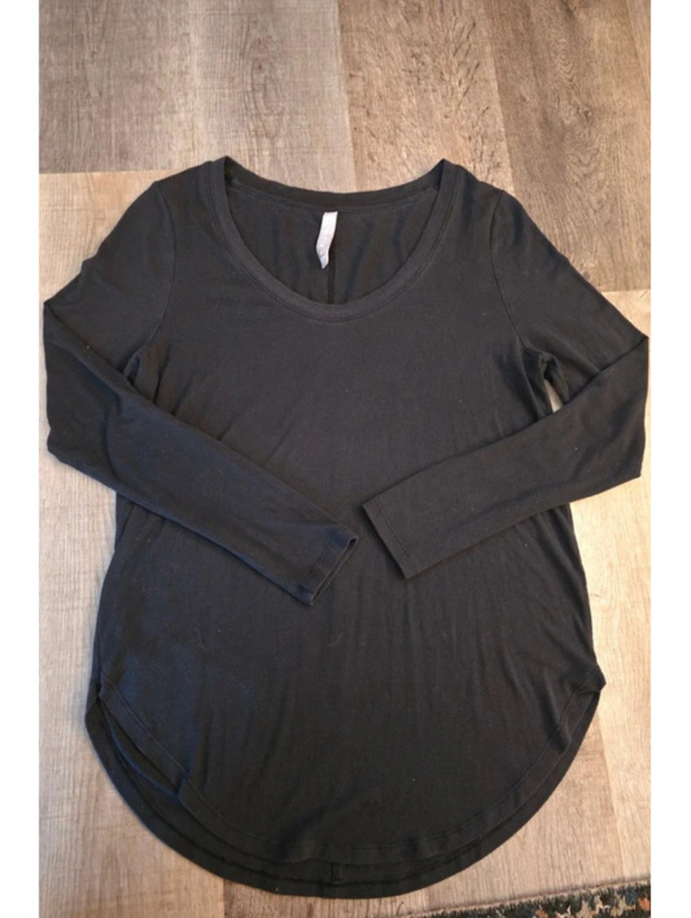 Athleta Black Long Sleeve Scoop Neck Tunic Top Curved Hem Size Medium